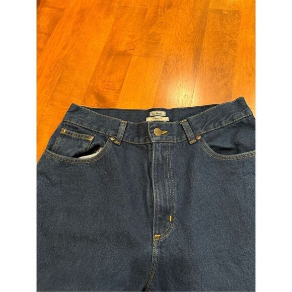 Woman’s L.L bean original fit jeans - Picture 2 of 4